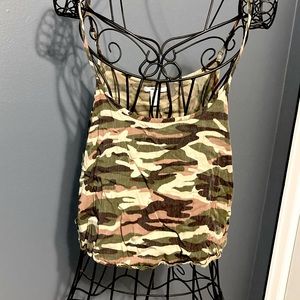 Camo crop top